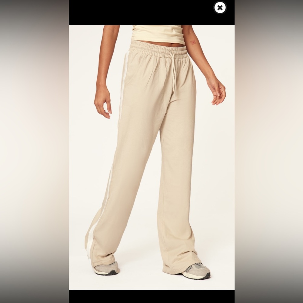 PrettyLittleThing Tan Track Pants Relaxed Fit